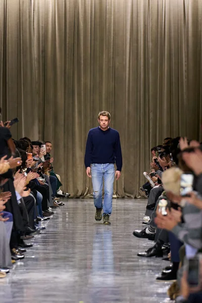 Look 64